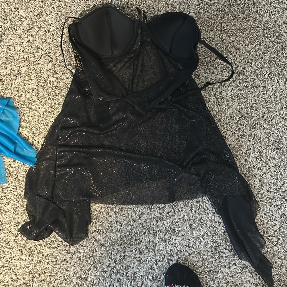 Lingerie - Picture 3 of 6